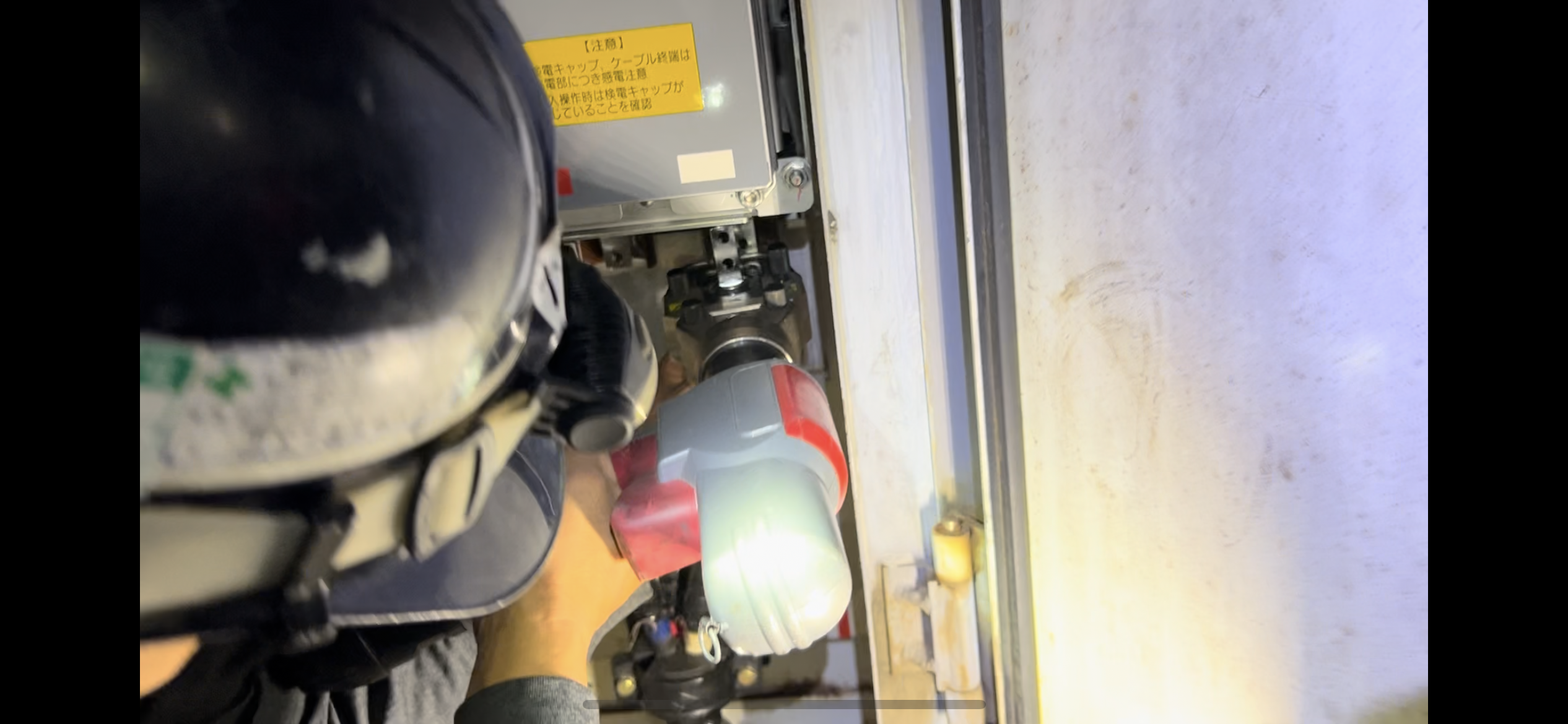 油圧圧縮工具による接続